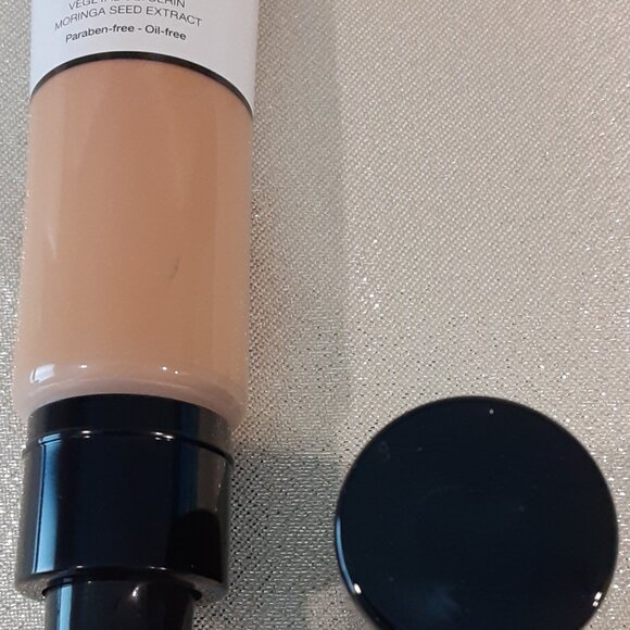 LANCOME Skin Feels Good Tinted Moisturizer- 035W Fresh Almond - Picture 4 of 4